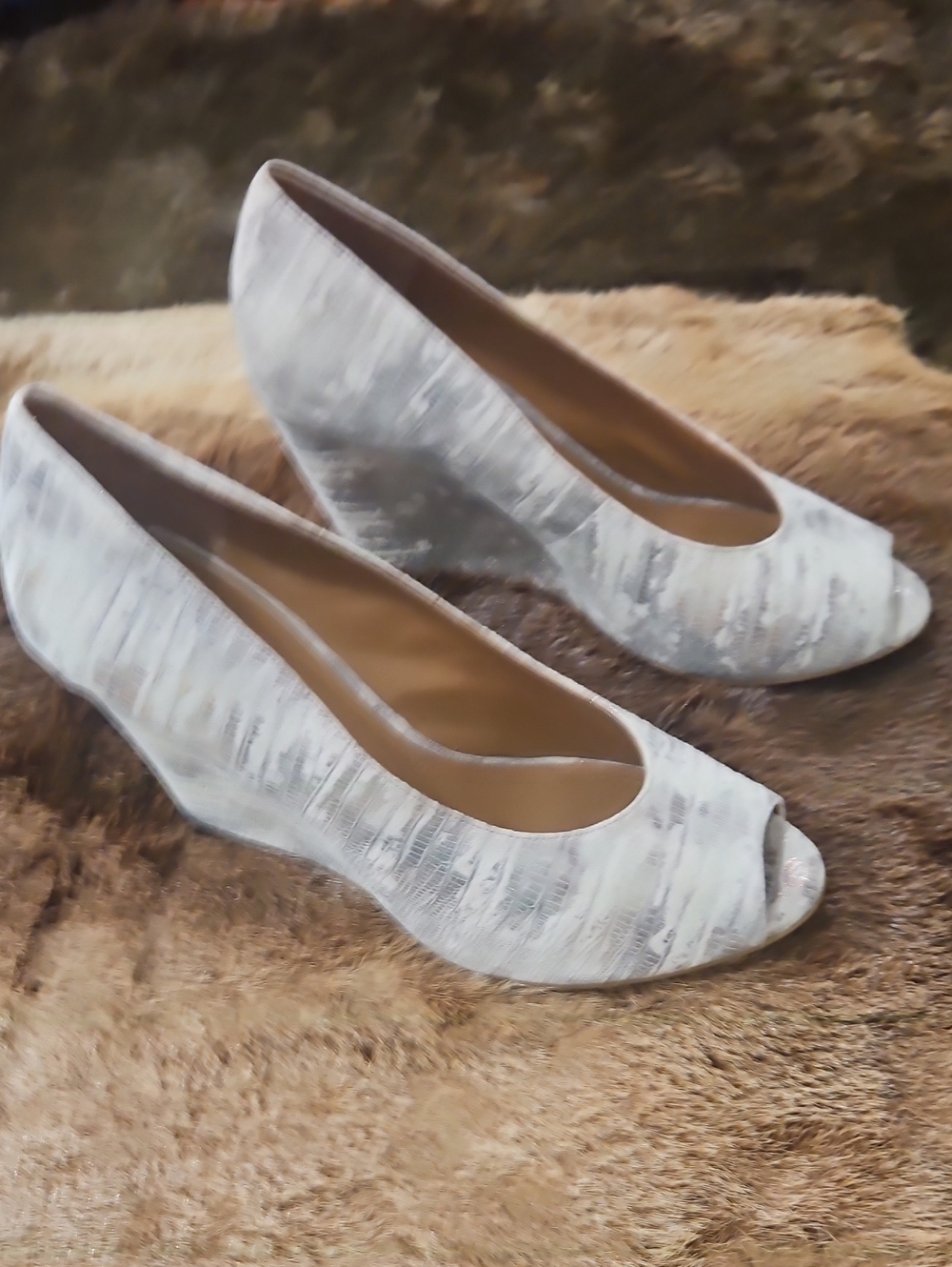 BCBGeneration Women's White/Silver Textured Peep-Toe Wedge Heels. Size 8.5M